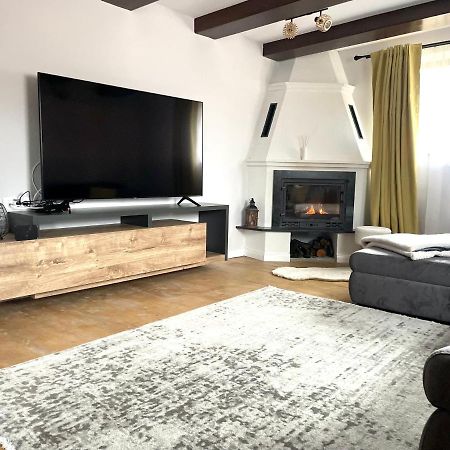 Bran Place La Odaie Simon Luaran gambar