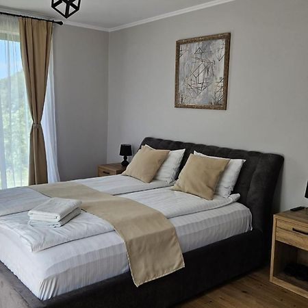 Bran Place La Odaie Simon Luaran gambar