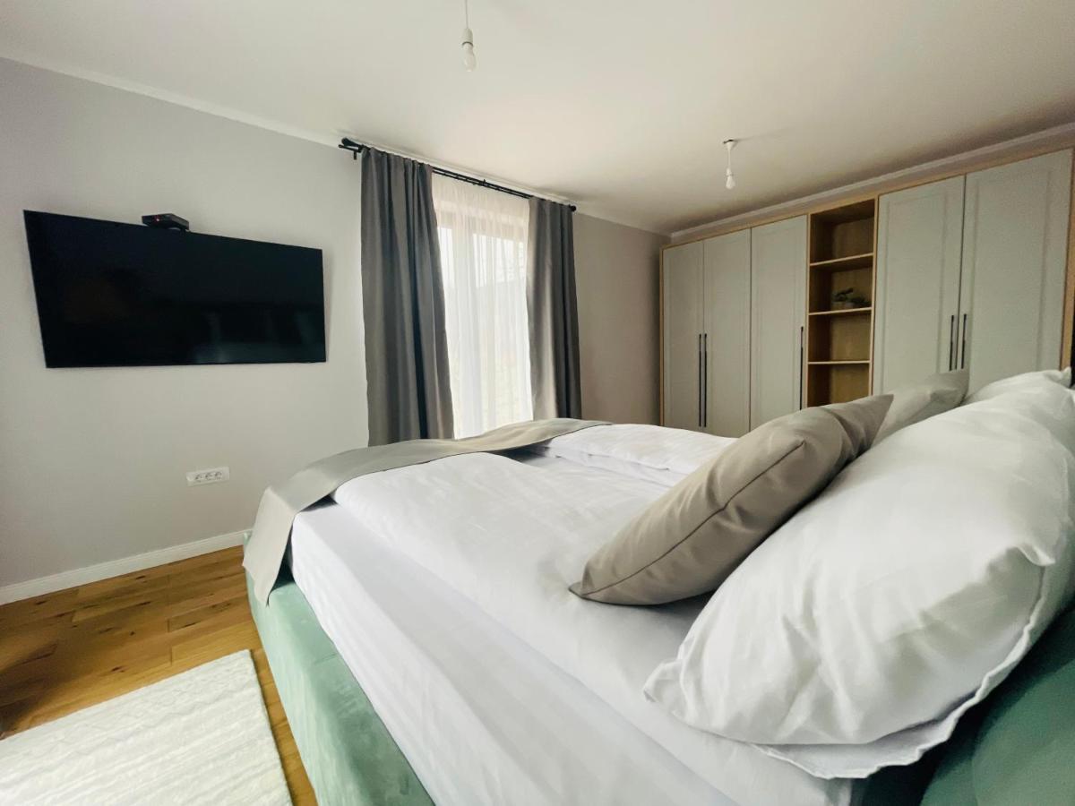 Bran Place La Odaie Simon Luaran gambar