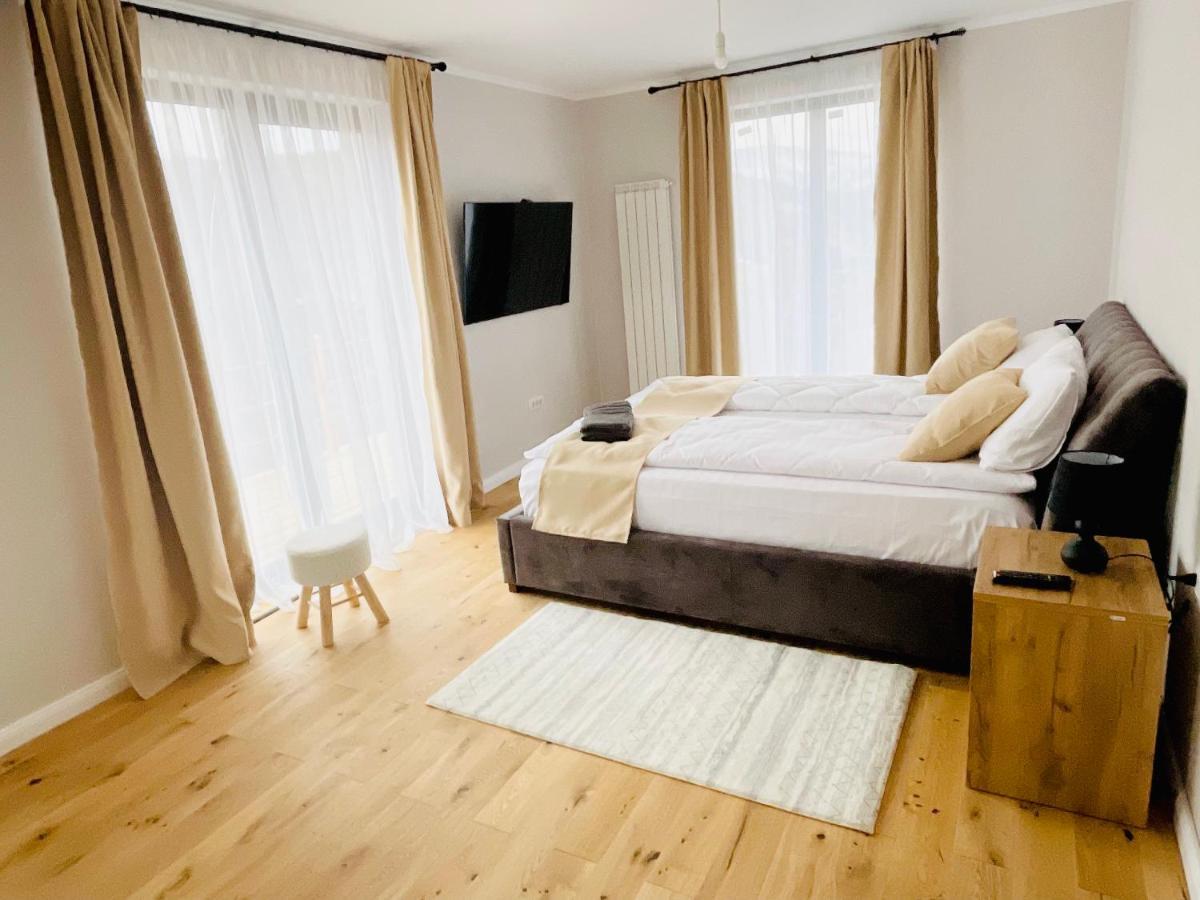 Bran Place La Odaie Simon Luaran gambar